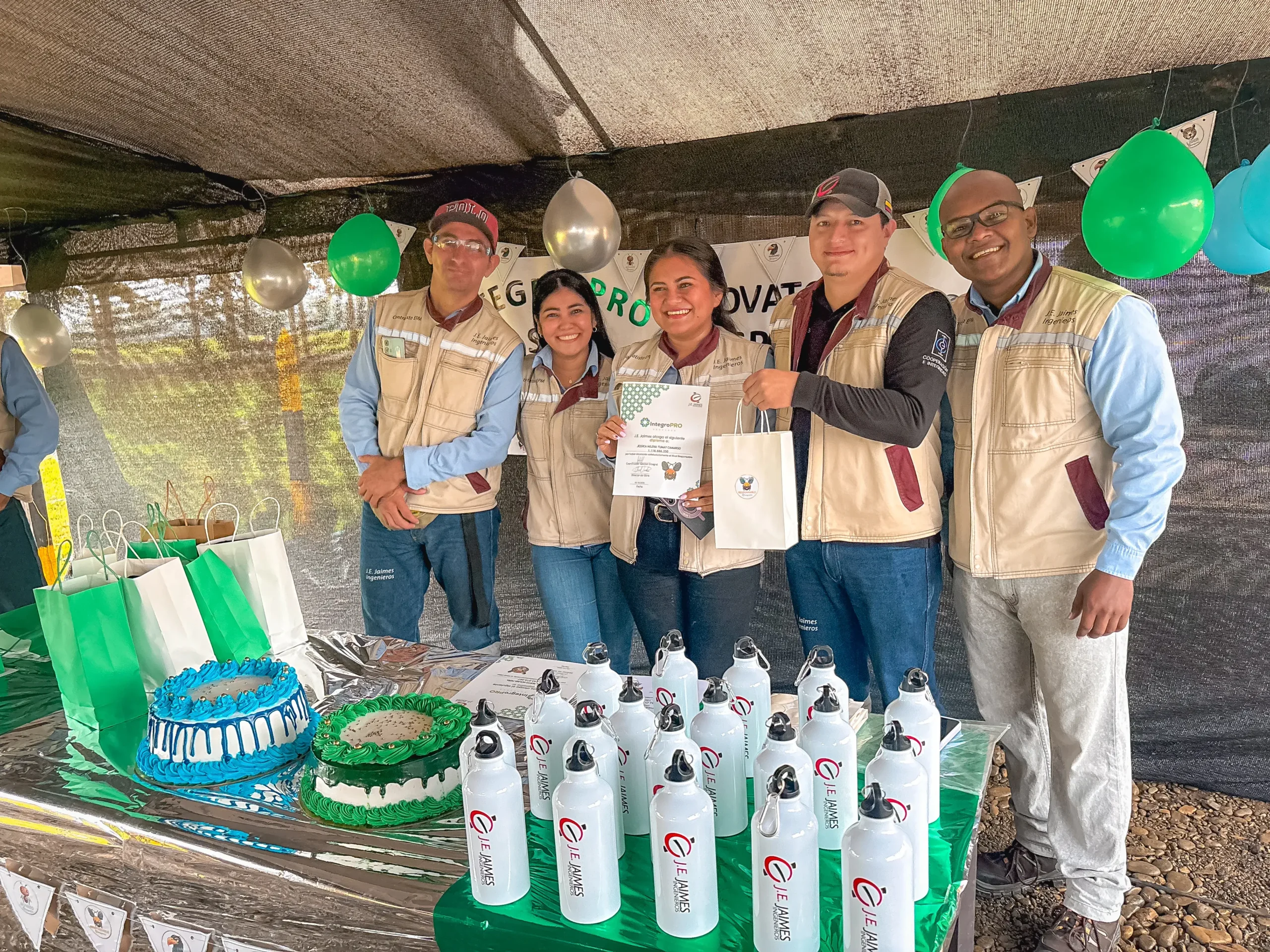 Ceremonia de ascensos IntegroPRO 2026 con colaboradores de J.E. Jaimes Ingenieros en Bajirá