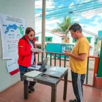 Punto de Información Móvil de J.E. Jaimes Ingenieros atendiendo a comunidades de Línea Norte
